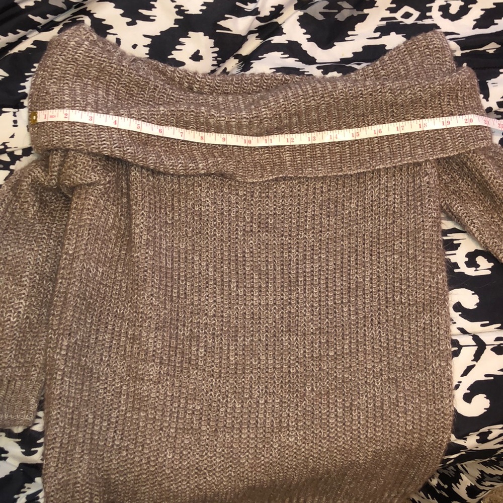 Women’s Sweater - Picture 5 of 6